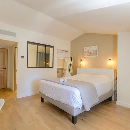 Comfort - Ancien Cuvage Des Pierres Doree 住宿加早餐酒店 3*